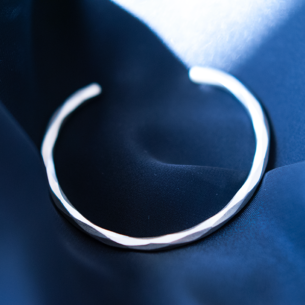 #001" KARENSILVER BANGLE"