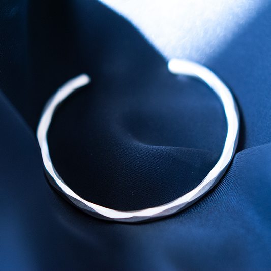 #001" KARENSILVER BANGLE"