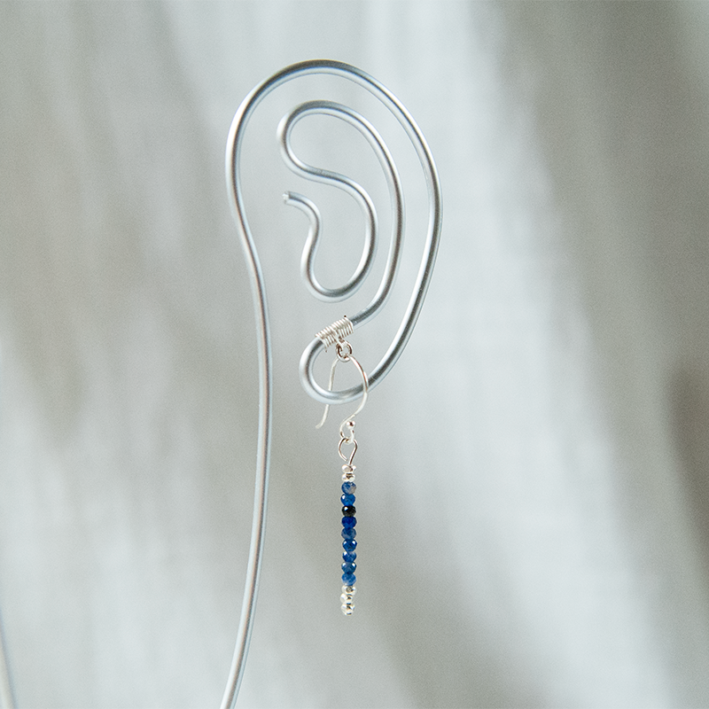 SILVER SODALITE PIERCE "LIGHT"