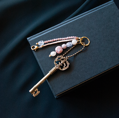 NATURAL STONE BAG CHARM "DAPPLE"