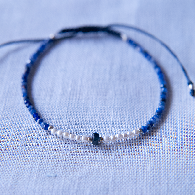 SHELL PEARL, SODALITE & SAPPHIRE BRACELET "MELLOW"