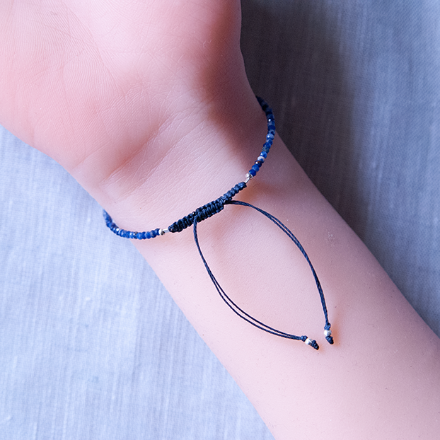 SHELL PEARL, SODALITE & SAPPHIRE BRACELET "MELLOW"