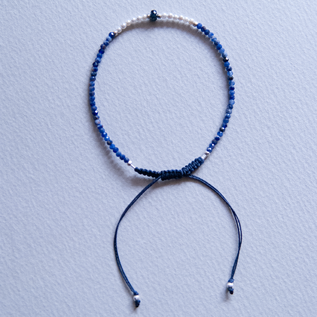 SHELL PEARL, SODALITE & SAPPHIRE BRACELET "MELLOW"
