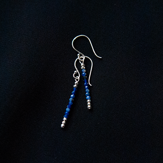 SILVER SODALITE PIERCE "LIGHT"